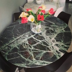 Mesa Tulipán Ovalada Mármol Verde Alpi 140x80 cm